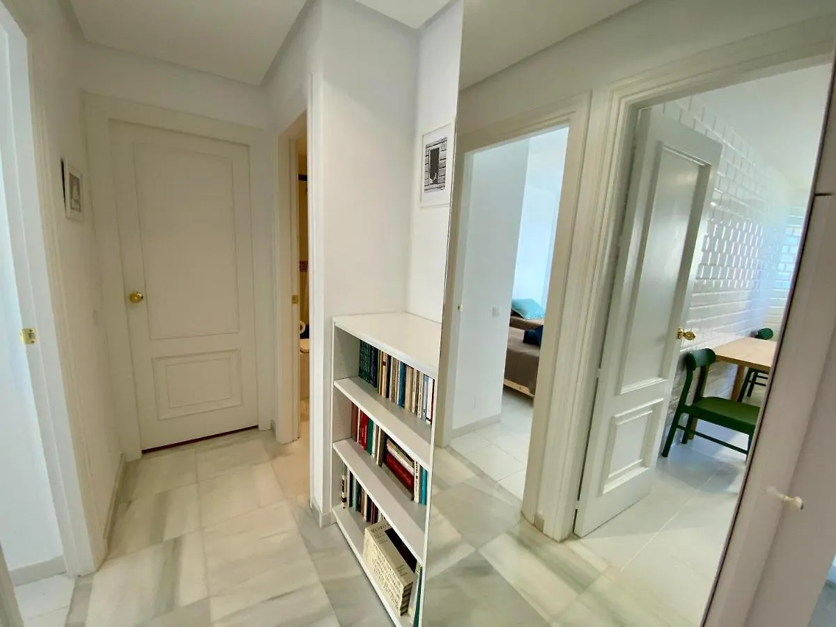 Apartment Overlooking The Beach Μαρμπέλλα